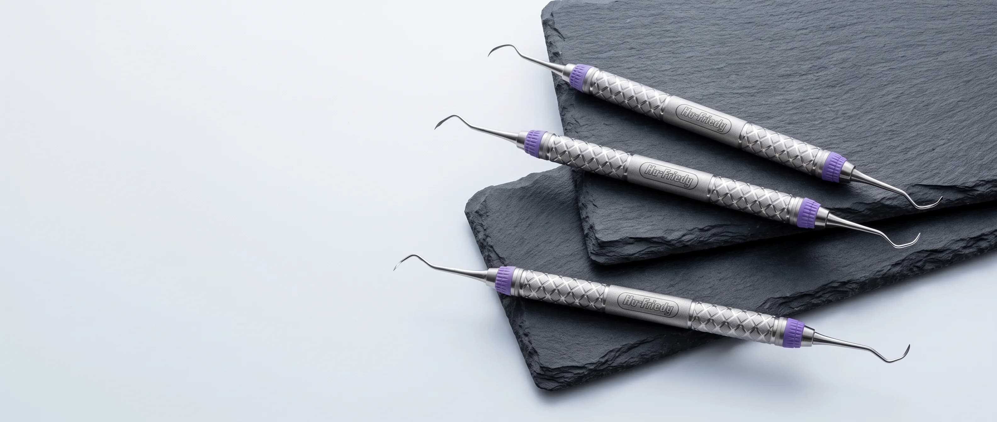 Drei Ansichten: Hu-Friedy 204S Sichelscaler EverEdge 2.0